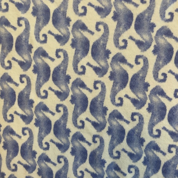 Chico’s Beachy Seahorse V-Neck Top Sz 2 - Picture 3 of 4